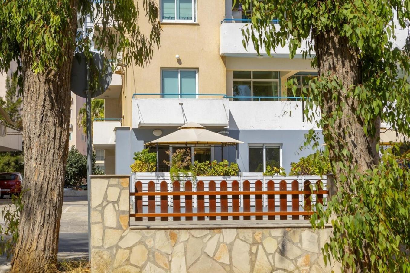 Atlantis Apartments 50M From Makenzy Seafront Λάρνακα Εξωτερικό φωτογραφία