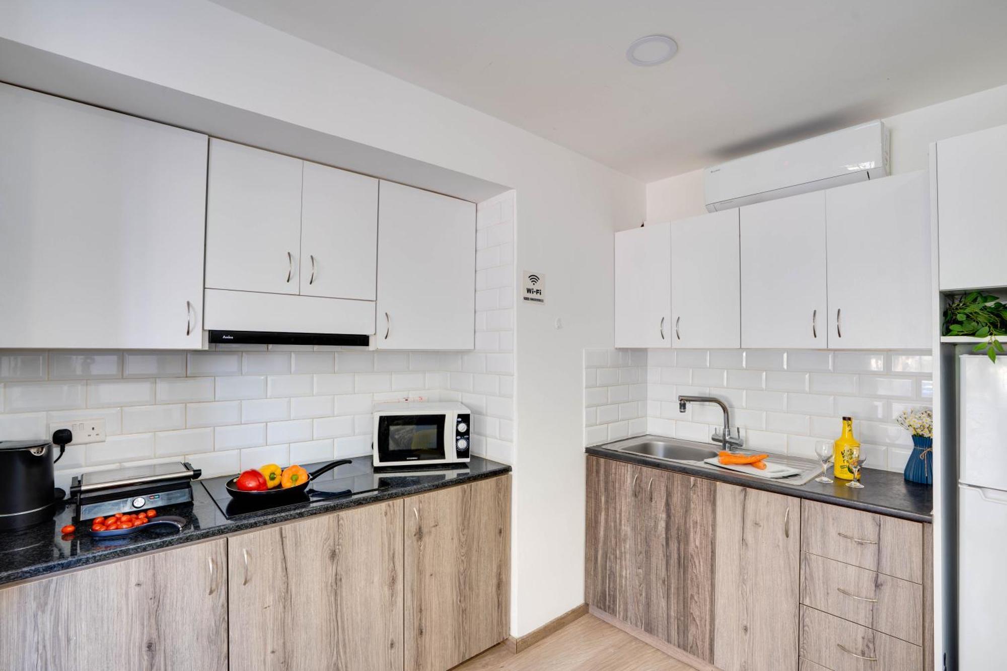 Atlantis Apartments 50M From Makenzy Seafront Λάρνακα Εξωτερικό φωτογραφία
